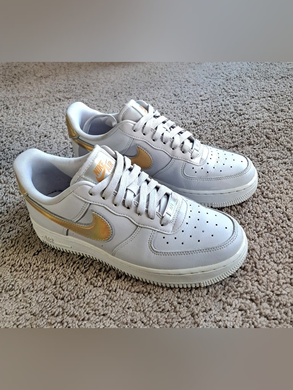 Nike Air Force 1 Low Platinum Metallic Gold Womens Size 7.5